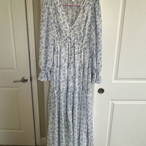 Chic Long Sleeve Floral Dress in Light Blue